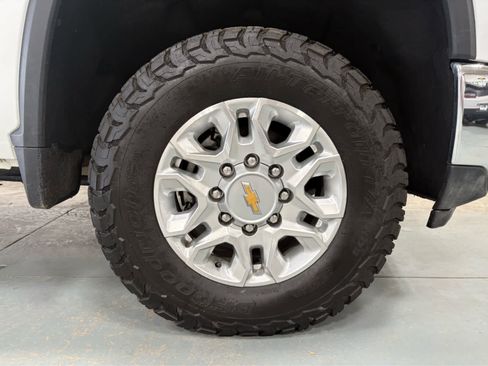 Used 2024 Chevrolet Silverado 3500 LT AWD/4WD image 9