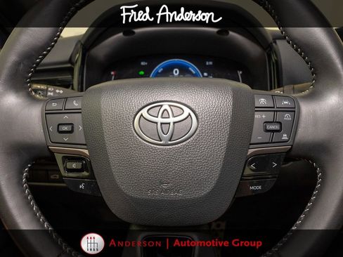 Used 2025 Toyota Camry SE FWD image 17