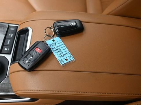 Used 2020 Toyota Highlander Platinum image 14