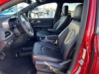 New 2026 Chrysler Pacifica Select