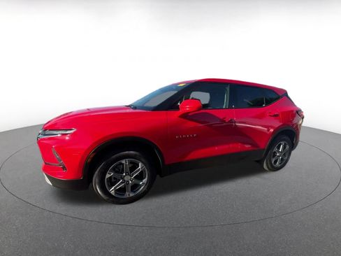 Used 2025 Chevrolet Blazer LT FWD image 6