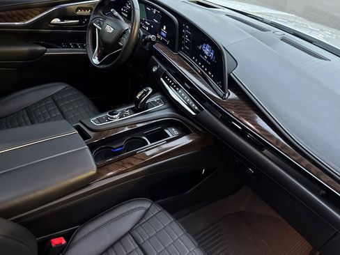 Certified 2024 Cadillac Escalade Premium Luxury Platinum w/ Heavy-Duty Trailer Package image 20