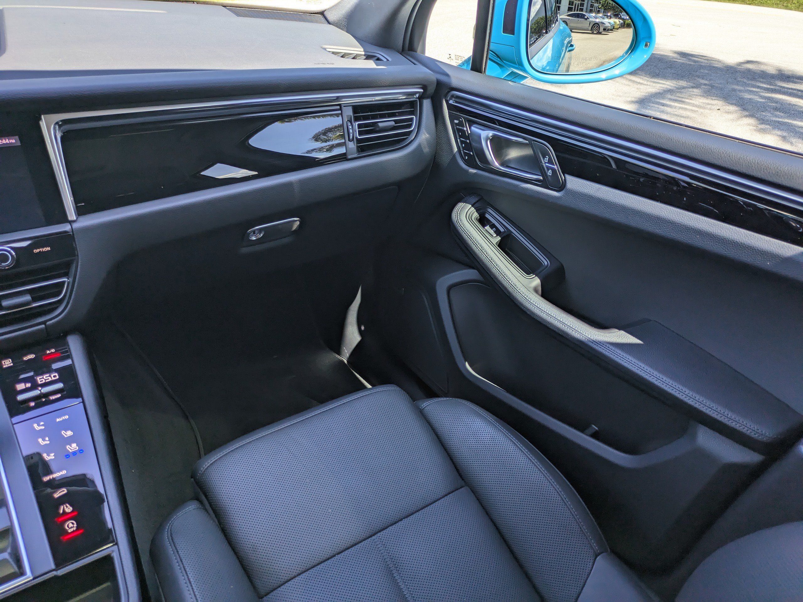Used 2022 Porsche Macan AWD/4WD image 19