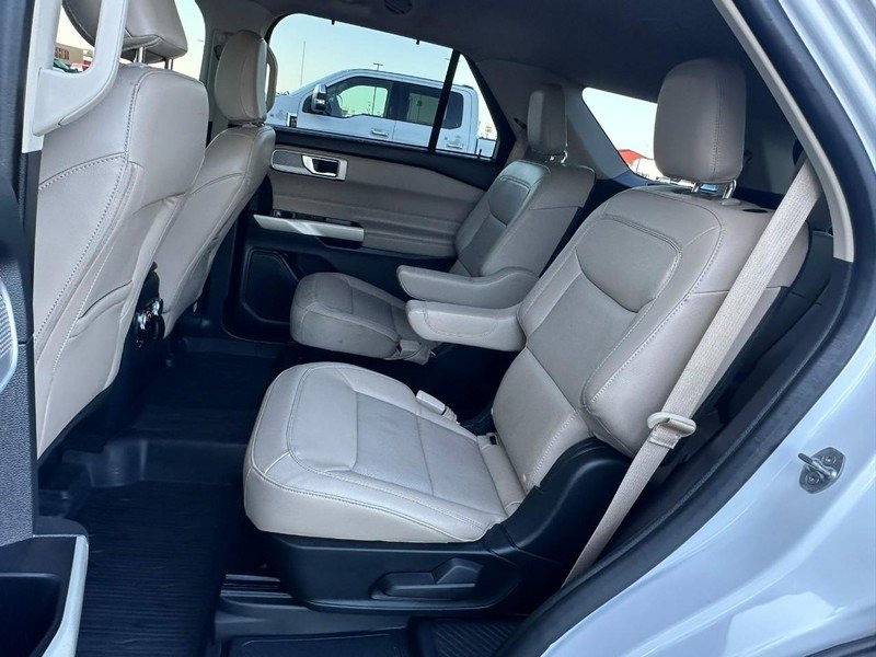 Used 2021 Ford Explorer Limited w/ Equipment Group 301A AWD/4WD image 11