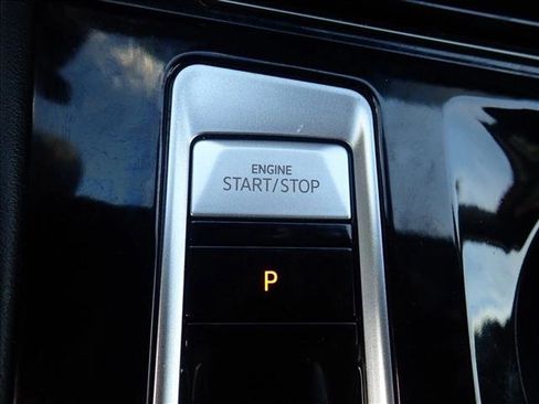 Used 2024 Volkswagen Atlas Cross Sport SE image 24