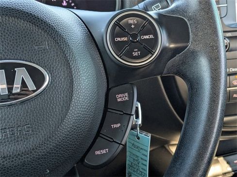 Used 2017 Kia Soul + image 22