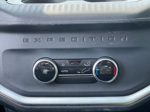 Used 2025 Ford Expedition Active AWD/4WD image 19
