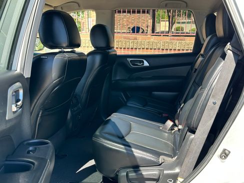 Used 2017 Nissan Pathfinder SL image 7