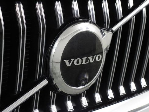 Certified 2023 Volvo XC60 B5 Plus w/ Protection Package Premier image 27