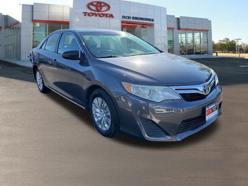 Used 2014 Toyota Camry LE image 3