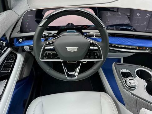 New 2026 Cadillac Optiq Luxury 1 image 14