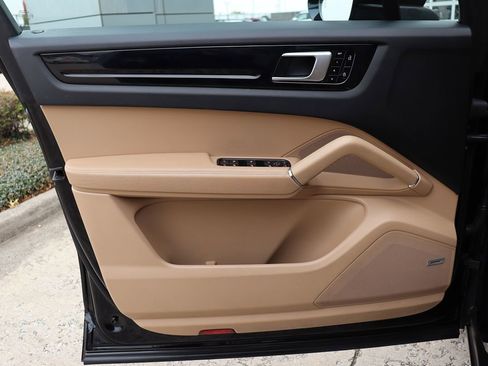 Used 2020 Porsche Cayenne image 47