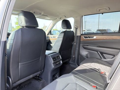 Used 2024 Volkswagen Atlas SE AWD/4WD image 11
