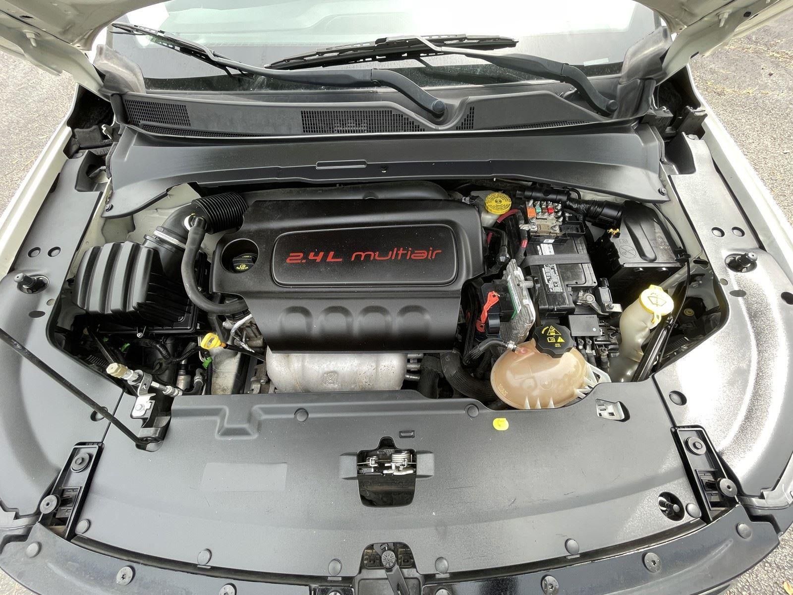Used 2018 Jeep Compass Latitude FWD image 46