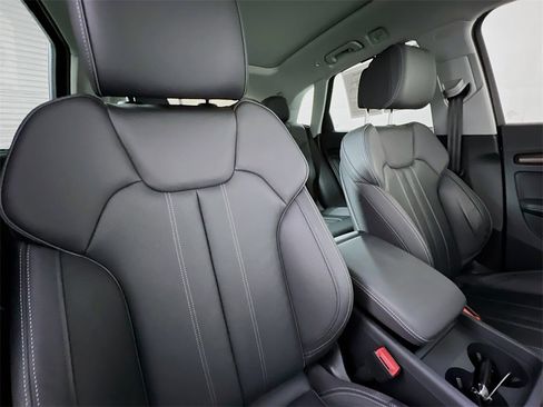 Used 2023 Audi Q5 e Premium Plus w/ Premium Plus Package image 29