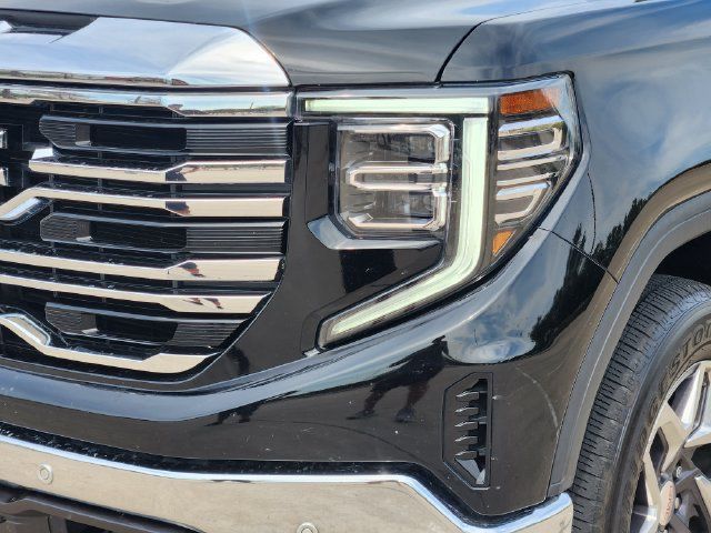 Used 2022 GMC Sierra 1500 SLT AWD/4WD image 9