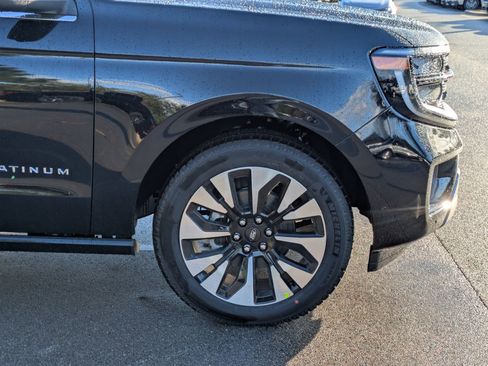 New 2025 Ford Expedition Max Platinum w/ Driver's Package image 11