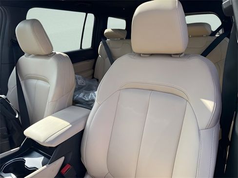 New 2025 Jeep Grand Cherokee L Limited image 14