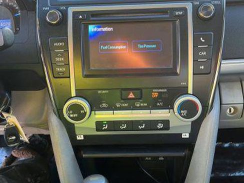 Used 2012 Toyota Camry L image 27