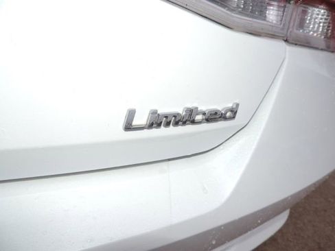 Used 2021 Hyundai Elantra Limited image 11