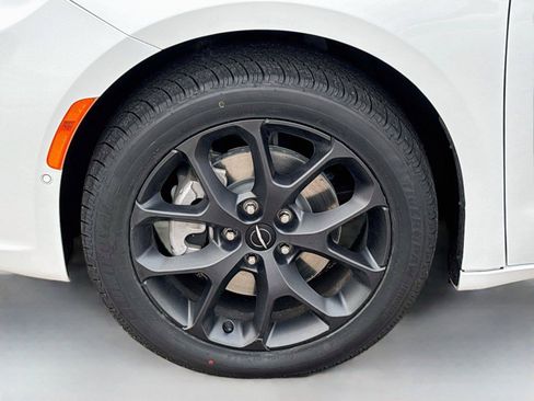 Certified 2023 Chrysler Pacifica Touring-L w/ S Appearance Package AWD/4WD image 30