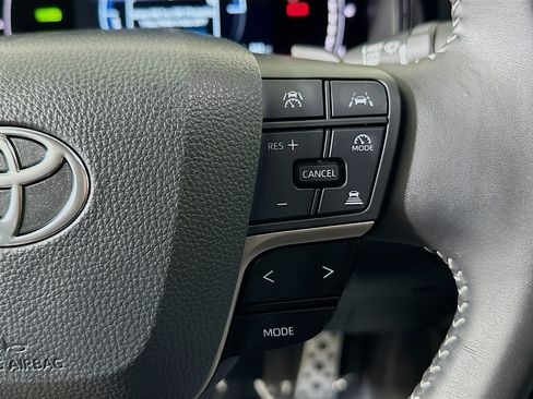 Used 2025 Toyota Camry SE w/ Multimedia Upgrade Package image 17