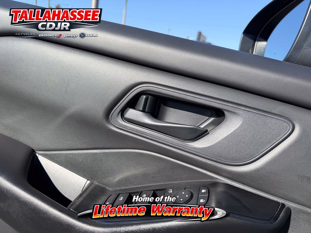 Used 2024 Nissan Rogue S AWD/4WD image 21