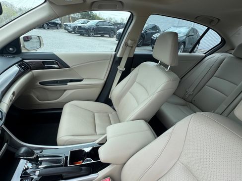 Used 2017 Honda Accord EX-L image 10