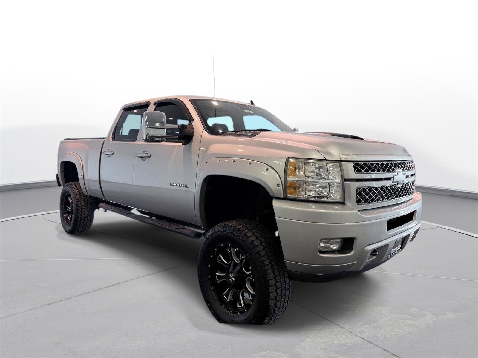 Used 2014 Chevrolet Silverado 2500 LTZ w/ LTZ Plus Package AWD/4WD image 8
