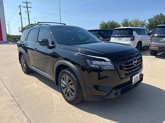 Used 2024 Nissan Pathfinder SV w/ SV Premium Package FWD video 3