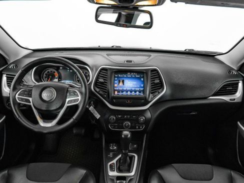 Used 2017 Jeep Cherokee Trailhawk w/ Cold Weather Group image 12