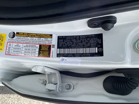 Used 2021 Toyota Avalon Limited w/ Advanced Safety Package FWD image 25