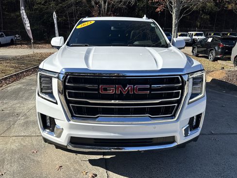 Used 2023 GMC Yukon SLT w/ SLT Premium Package image 2