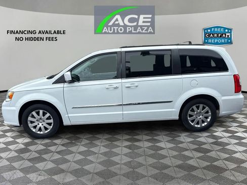Used 2016 Chrysler Town & Country Touring FWD image 8