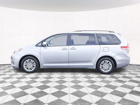 Used 2014 Toyota Sienna XLE image 14