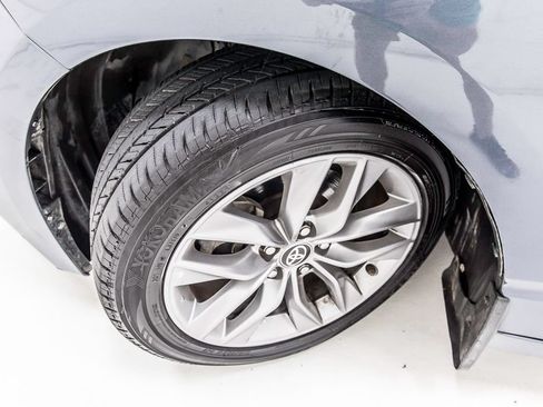 Used 2021 Toyota Avalon XLE w/ Moonroof Package FWD image 11