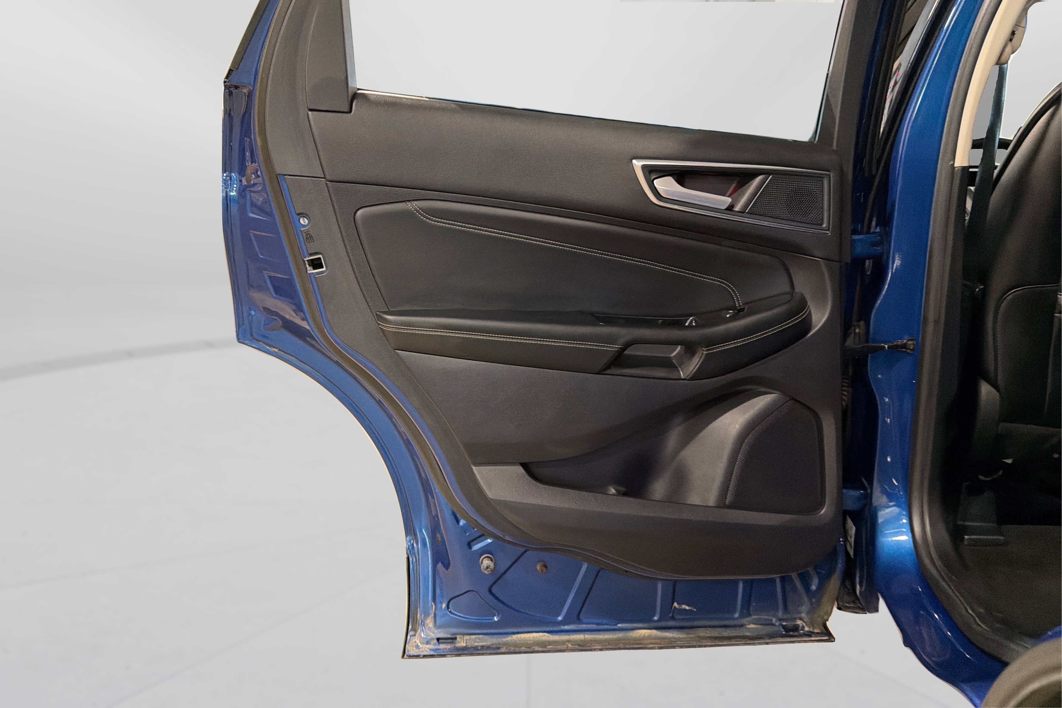 Used 2020 Ford Edge Titanium AWD/4WD image 38
