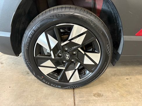 Used 2025 Hyundai Kona SEL FWD image 31