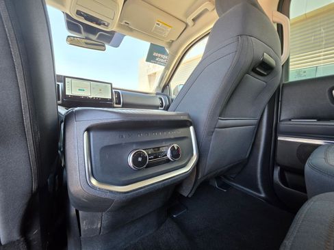 Used 2025 Ford Expedition Active AWD/4WD image 16