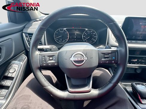 Used 2025 Nissan Rogue SV FWD image 14