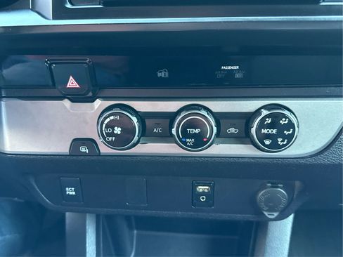 Used 2017 Toyota Tacoma SR RWD image 30
