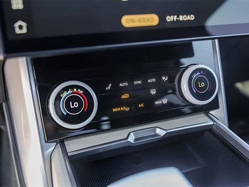 Used 2023 Land Rover Range Rover SV image 19