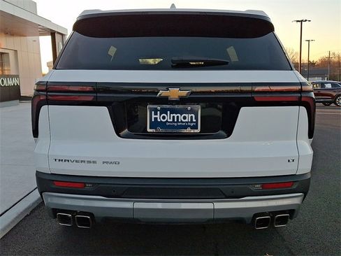 Used 2024 Chevrolet Traverse LT image 6