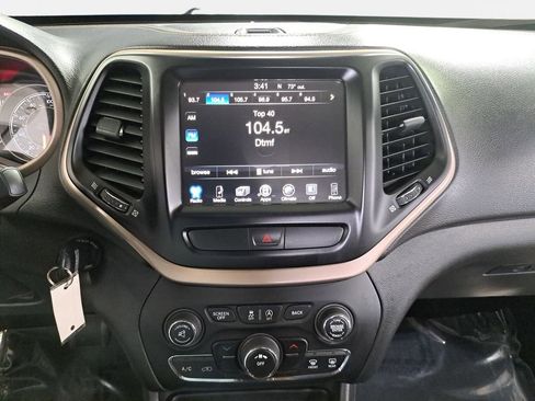Used 2016 Jeep Cherokee Latitude w/ Cold Weather Group AWD/4WD image 21