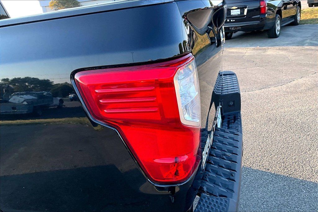 Used 2018 Nissan Titan SL w/ Texas Titan Edition AWD/4WD image 29