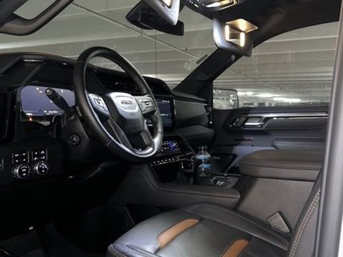 Used 2025 GMC Sierra 1500 AT4 image 8
