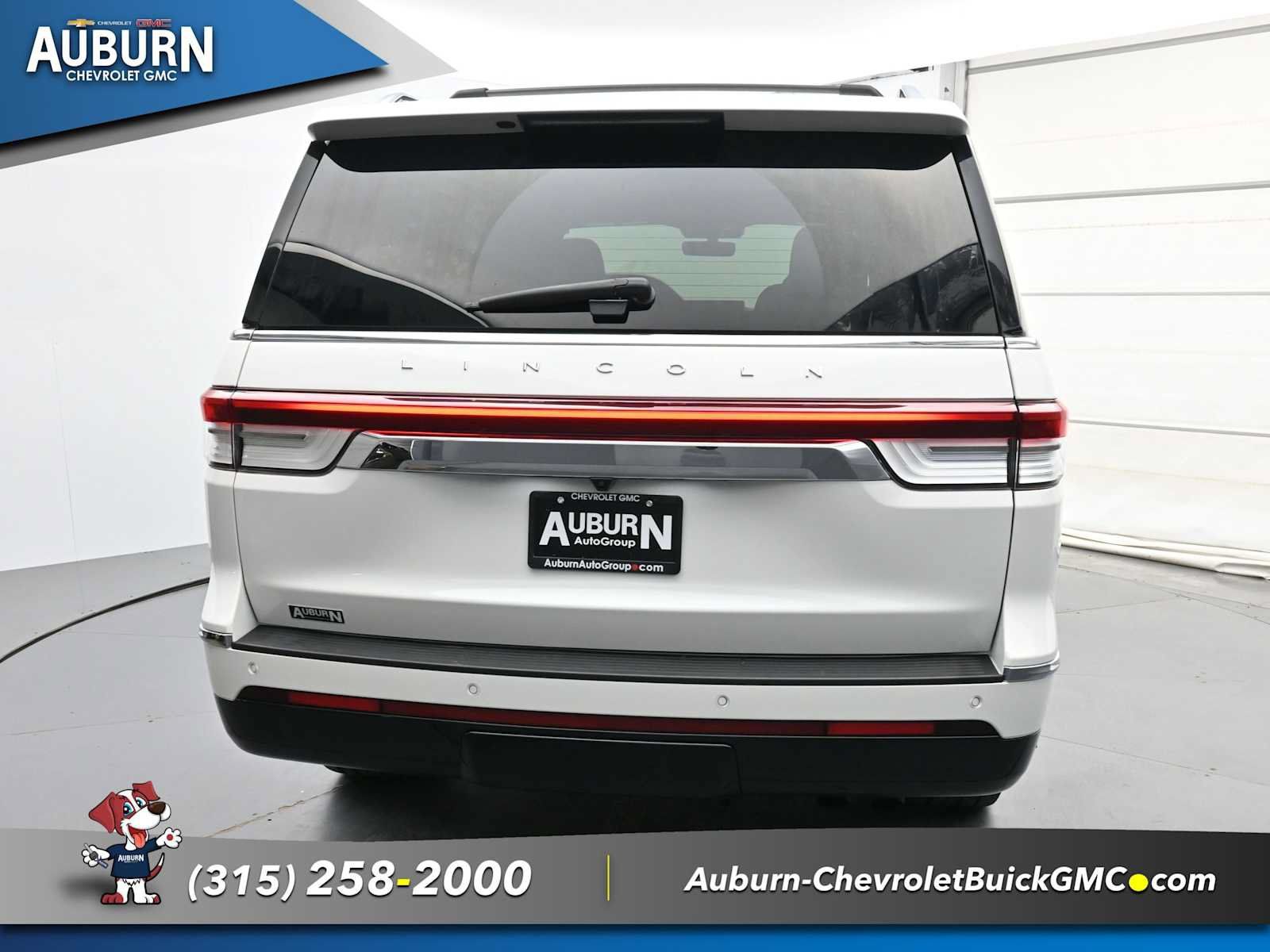 Used 2023 Lincoln Navigator Reserve AWD/4WD image 4