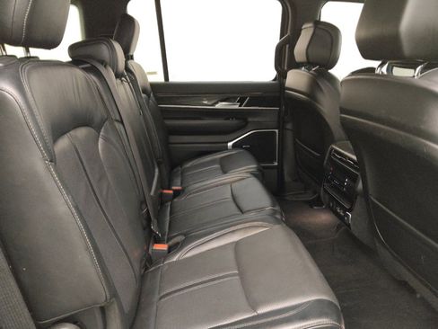 Used 2022 Jeep Wagoneer Series III AWD/4WD image 19