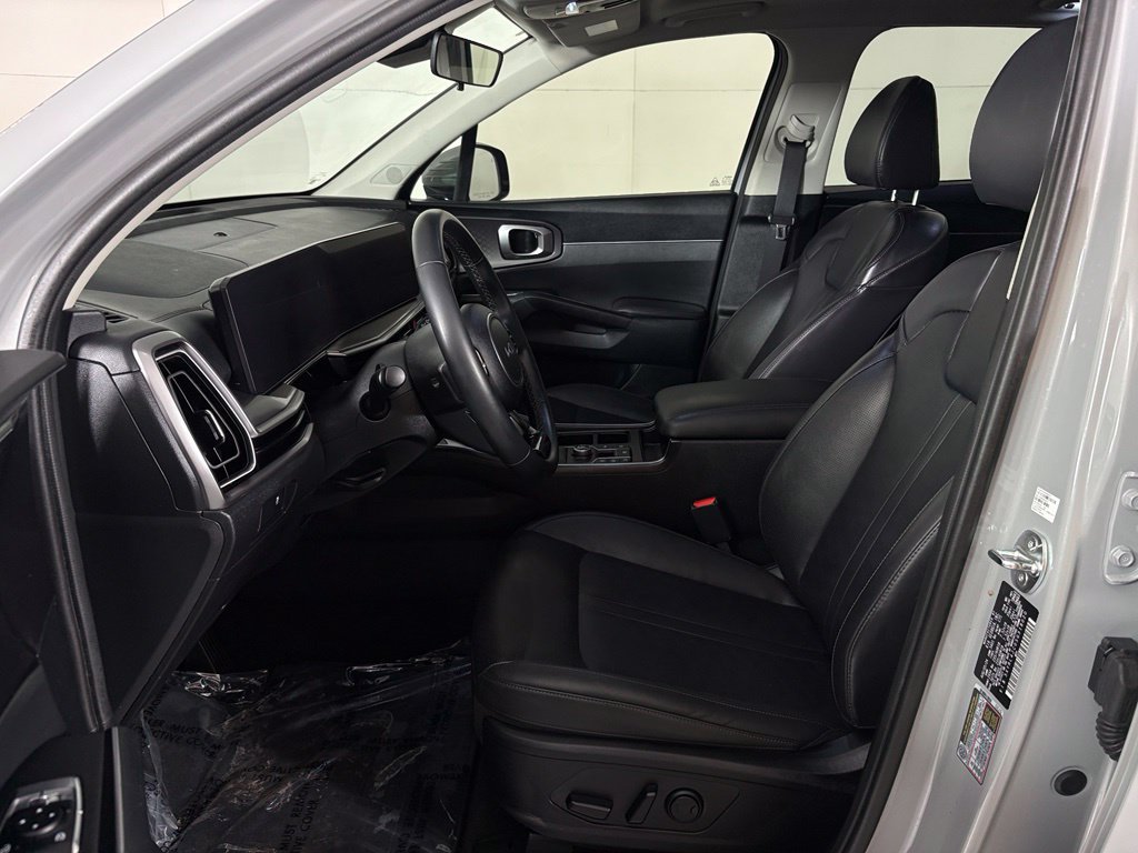 Used 2025 Kia Sorento S w/ Panoramic Sunroof Package FWD image 17
