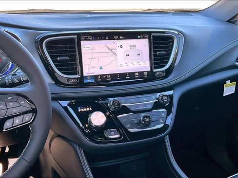 New 2026 Chrysler Pacifica Limited w/ S Appearance Package image 6